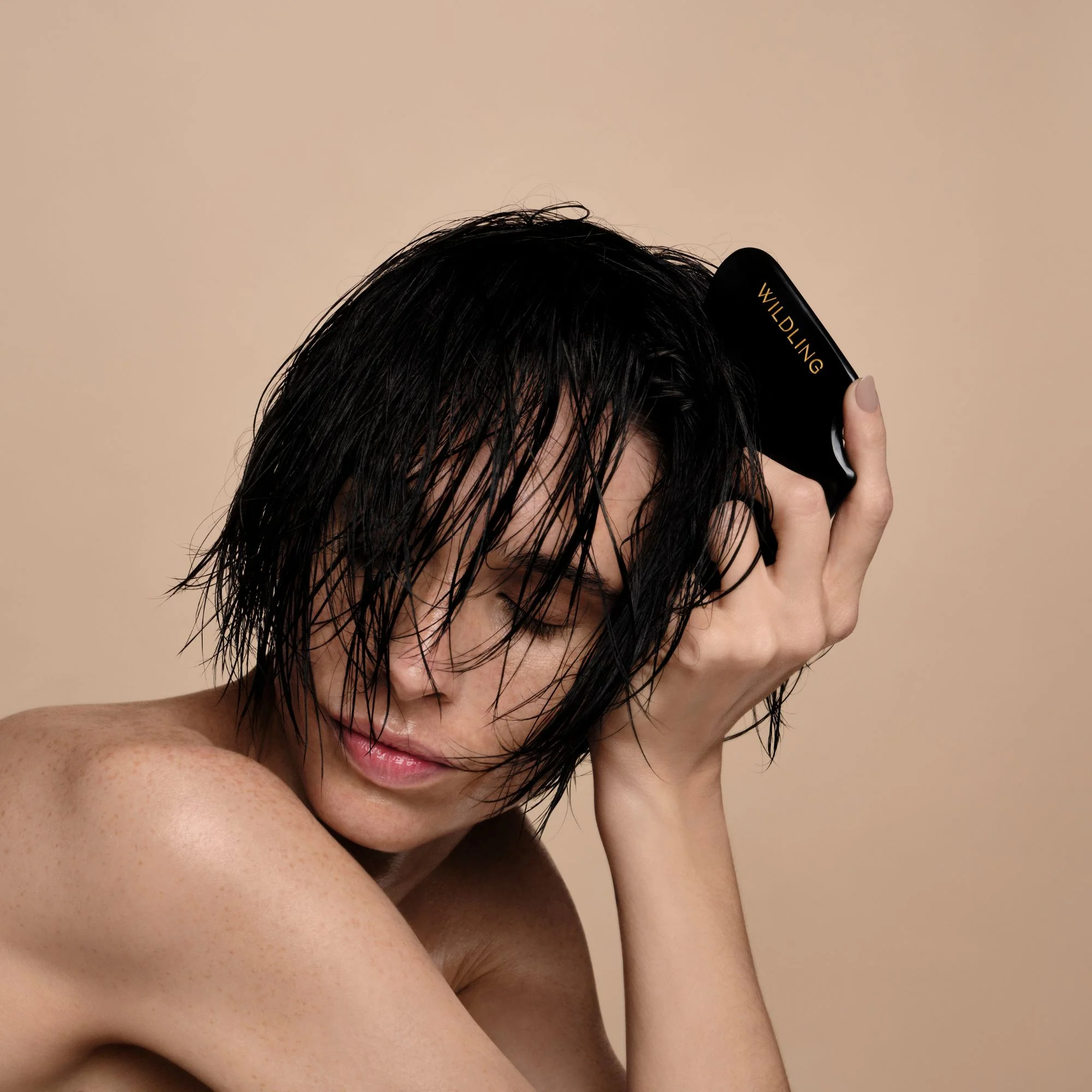 Empress Gua Sha Stimulating Scalp Comb - Image 8